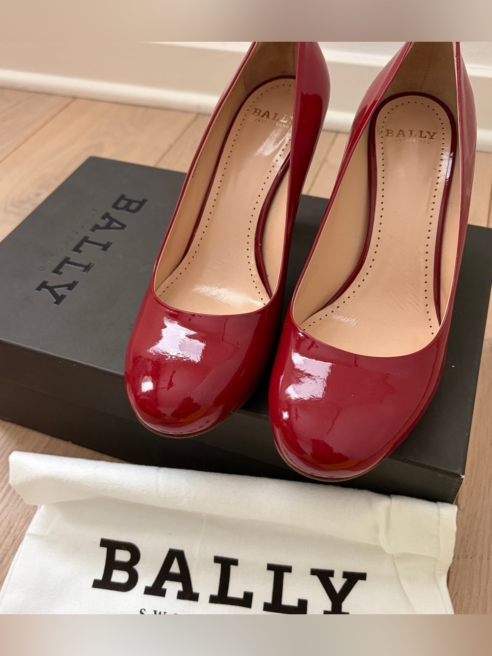 BALLY Ombrette Red Patent Leather Pumps Heels Size 36.5